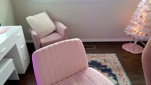 Snapshot of blonde_stella chatting on November 24, 2025, 6:40 pm Blonde Stella online show from November 24, 2025, 6:40 pm