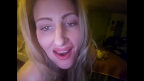 Snapshot of blondebellaaa3 chatting on January 8, 2025, 10:58 pm Gia  online show from January 8, 2025, 10:58 pm