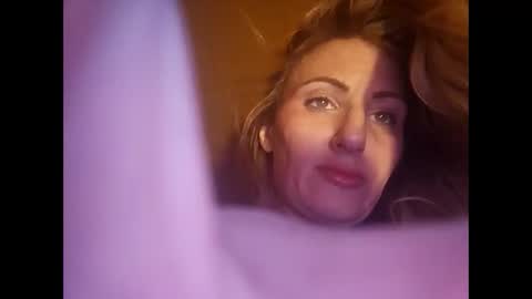 Snapshot of blondebellaaa3 chatting on January 10, 2025, 7:00 pm Gia  online show from January 10, 2025, 7:00 pm