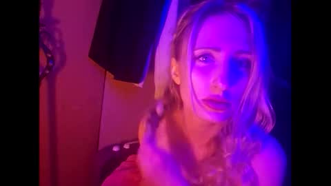 Snapshot of blondebellaaa3 chatting on February 6, 2025, 4:36 pm Gia  online show from February 6, 2025, 4:36 pm