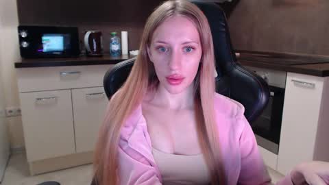 Snapshot of blondi_bondi chatting on September 19, 2025, 4:51 pm Viktoriia online show from September 19, 2025, 4:51 pm