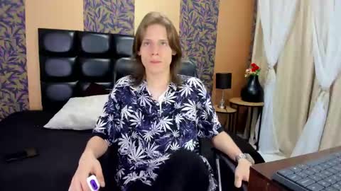 Snapshot of blondie_lover69 chatting on February 2, 2025, 7:35 pm Maleeth online show from February 2, 2025, 7:35 pm