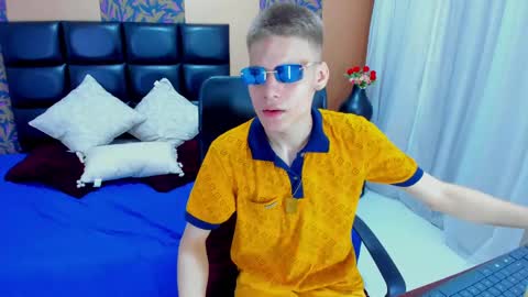 Snapshot of blondie_lover69 chatting on February 8, 2025, 7:38 pm Maleeth online show from February 8, 2025, 7:38 pm