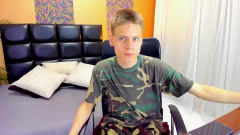 Snapshot of blondie_lover69 chatting on February 23, 2025, 8:11 pm Maleeth online show from February 23, 2025, 8:11 pm