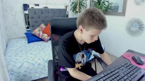 Snapshot of blondie_lover69 chatting on March 10, 2025, 7:07 pm Maleeth online show from March 10, 2025, 7:07 pm