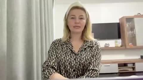 Snapshot of blondie_xoxoxo chatting on September 11, 2025, 5:18 am blondie_xoxoxo online show from September 11, 2025, 5:18 am