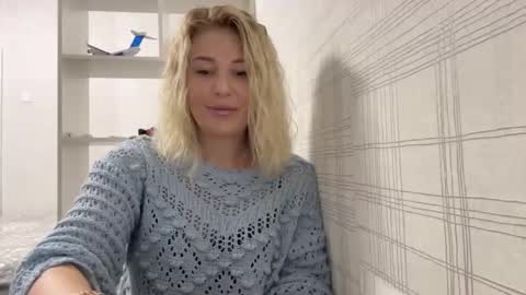Snapshot of blondie_xoxoxo chatting on September 17, 2025, 9:22 am blondie_xoxoxo online show from September 17, 2025, 9:22 am