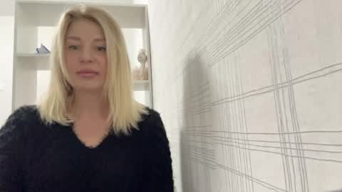 Snapshot of blondie_xoxoxo chatting on September 26, 2025, 10:52 am blondie_xoxoxo online show from September 26, 2025, 10:52 am