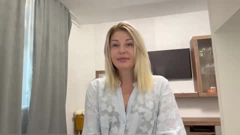 Snapshot of blondie_xoxoxo chatting on October 1, 2025, 9:15 am blondie_xoxoxo online show from October 1, 2025, 9:15 am