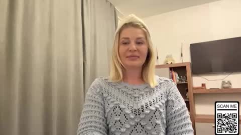 Snapshot of blondie_xoxoxo chatting on October 4, 2025, 5:33 pm blondie_xoxoxo online show from October 4, 2025, 5:33 pm