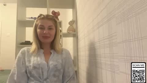 Snapshot of blondie_xoxoxo chatting on November 17, 2025, 8:03 pm blondie_xoxoxo online show from November 17, 2025, 8:03 pm