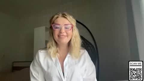 Snapshot of blondie_xoxoxo chatting on June 26, 2026, 10:52 am blondie_xoxoxo online show from June 26, 2026, 10:52 am