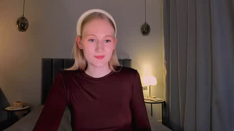 Mia online show from December 24, 2024, 8:38 pm