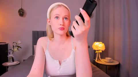 Mia online show from January 7, 2025, 6:35 pm