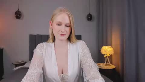 Mia online show from February 22, 2025, 3:03 pm