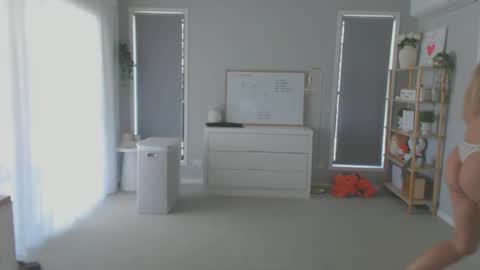 Snapshot of blondiewithapeach chatting on November 12, 2025, 2:23 am blondiewithapeach online show from November 12, 2025, 2:23 am