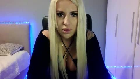 Snapshot of blondleyla chatting on November 1, 2025, 7:49 pm BlondLeyla online show from November 1, 2025, 7:49 pm