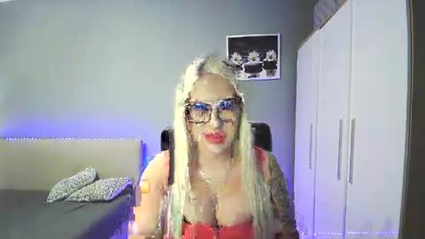 Snapshot of blondleyla chatting on November 13, 2025, 3:11 pm BlondLeyla online show from November 13, 2025, 3:11 pm