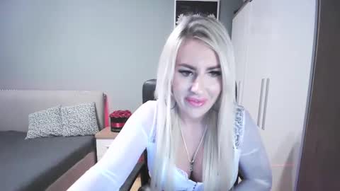 Snapshot of blondleyla chatting on December 16, 2025, 2:22 pm BlondLeyla online show from December 16, 2025, 2:22 pm