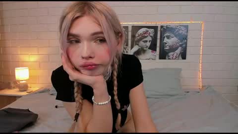 blondy_fina online show from September 17, 2025, 4:36 am