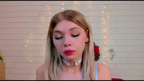 Snapshot of blondy_fina chatting on February 7, 2026, 5:11 am blondy_fina online show from February 7, 2026, 5:11 am