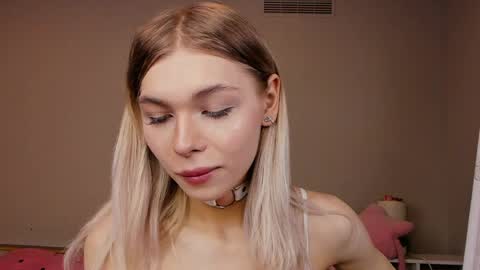 Snapshot of blondy_fina chatting on May 3, 2026, 5:02 am blondy_fina online show from May 3, 2026, 5:02 am