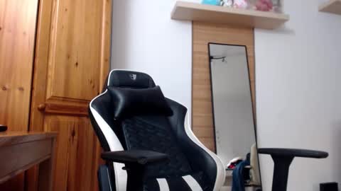 Snapshot of blondyelena chatting on January 17, 2026, 6:40 am blondyelena online show from January 17, 2026, 6:40 am