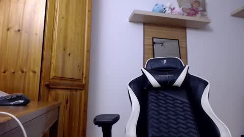 blondyelena online show from March 17, 2026, 7:44 am