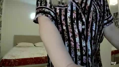 Snapshot of blondysarah chatting on February 27, 2026, 10:43 pm blondysarah online show from February 27, 2026, 10:43 pm