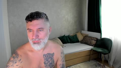 Snapshot of blowmyxxl chatting on December 4, 2024, 8:34 am Nico online show from December 4, 2024, 8:34 am