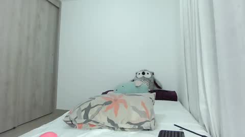 bluediamond_ online show from February 20, 2025, 3:45 am