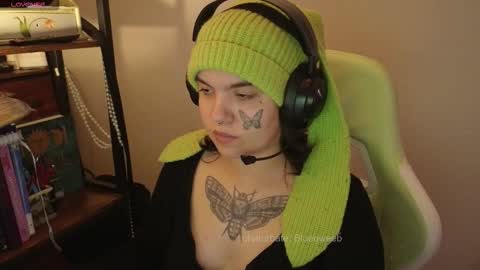 Snapshot of bluedweeb chatting on February 13, 2026, 5:47 am Blue online show from February 13, 2026, 5:47 am