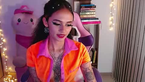 Snapshot of bluee_v chatting on May 12, 2026, 3:25 am Im Abril .. Nice to meet you thumb up me please its important INDEPENDENT MODEL online show from May 12, 2026, 3:25 am
