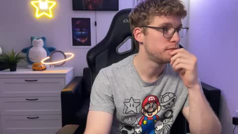 Snapshot of blueeyedtallguy chatting on December 6, 2024, 1:07 am blueeyedtallguy online show from December 6, 2024, 1:07 am