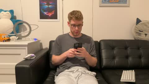 Snapshot of blueeyedtallguy chatting on December 16, 2024, 4:23 am blueeyedtallguy online show from December 16, 2024, 4:23 am