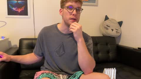 Snapshot of blueeyedtallguy chatting on December 23, 2024, 2:02 am blueeyedtallguy online show from December 23, 2024, 2:02 am