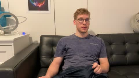 Snapshot of blueeyedtallguy chatting on December 25, 2024, 10:59 pm blueeyedtallguy online show from December 25, 2024, 10:59 pm