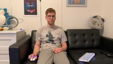 Snapshot of blueeyedtallguy chatting on December 30, 2024, 7:04 am blueeyedtallguy online show from December 30, 2024, 7:04 am