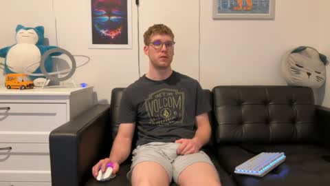 Snapshot of blueeyedtallguy chatting on December 31, 2024, 1:57 am blueeyedtallguy online show from December 31, 2024, 1:57 am