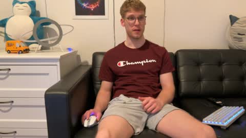 Snapshot of blueeyedtallguy chatting on January 8, 2025, 1:42 am blueeyedtallguy online show from January 8, 2025, 1:42 am