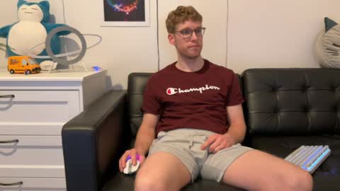 Snapshot of blueeyedtallguy chatting on January 8, 2025, 4:44 am blueeyedtallguy online show from January 8, 2025, 4:44 am