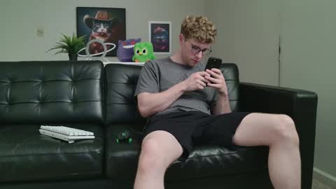 Snapshot of blueeyedtallguy chatting on September 26, 2025, 10:47 pm blueeyedtallguy online show from September 26, 2025, 10:47 pm