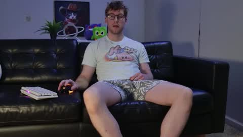 Snapshot of blueeyedtallguy chatting on October 14, 2025, 1:06 am blueeyedtallguy online show from October 14, 2025, 1:06 am