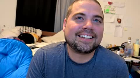 blueeyeme online show from October 25, 2025, 8:33 am