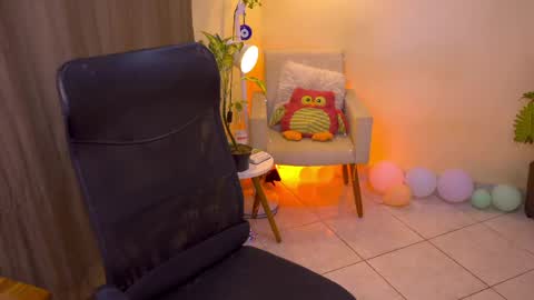 Snapshot of blueflora chatting on April 30, 2026, 3:07 pm FLORAA online show from April 30, 2026, 3:07 pm