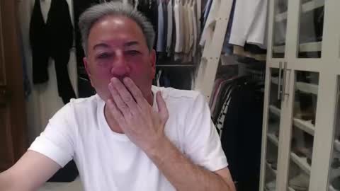 Snapshot of blueisles chatting on February 2, 2026, 11:42 am blueisles online show from February 2, 2026, 11:42 am