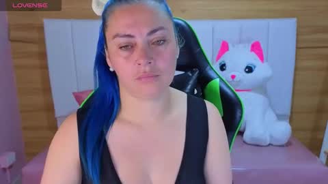 Snapshot of bluemia_a chatting on January 10, 2026, 1:02 pm Mia online show from January 10, 2026, 1:02 pm