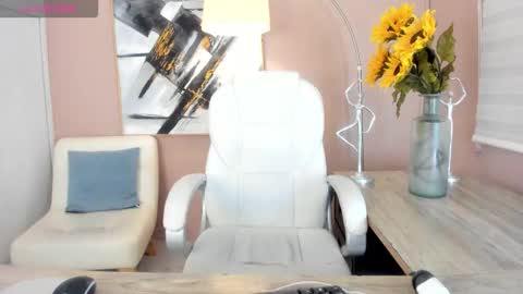 Snapshot of blush_bloom chatting on March 6, 2026, 8:27 pm Ana Maria online show from March 6, 2026, 8:27 pm