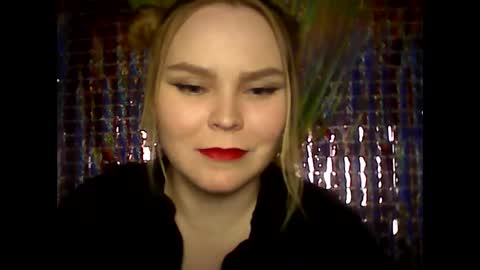 blushing_star online show from February 13, 2025, 4:39 pm