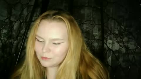 blushing_star online show from September 12, 2025, 5:02 pm